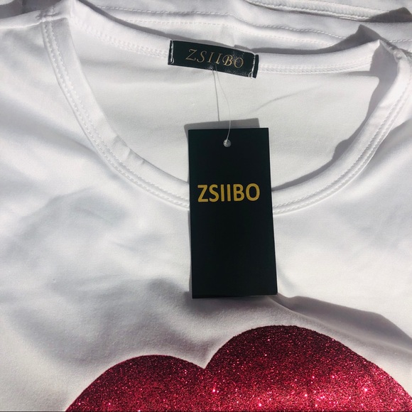 NEW..! Women’s M White T-Shirt RED LIPS👄GLITTER - Picture 7 of 8